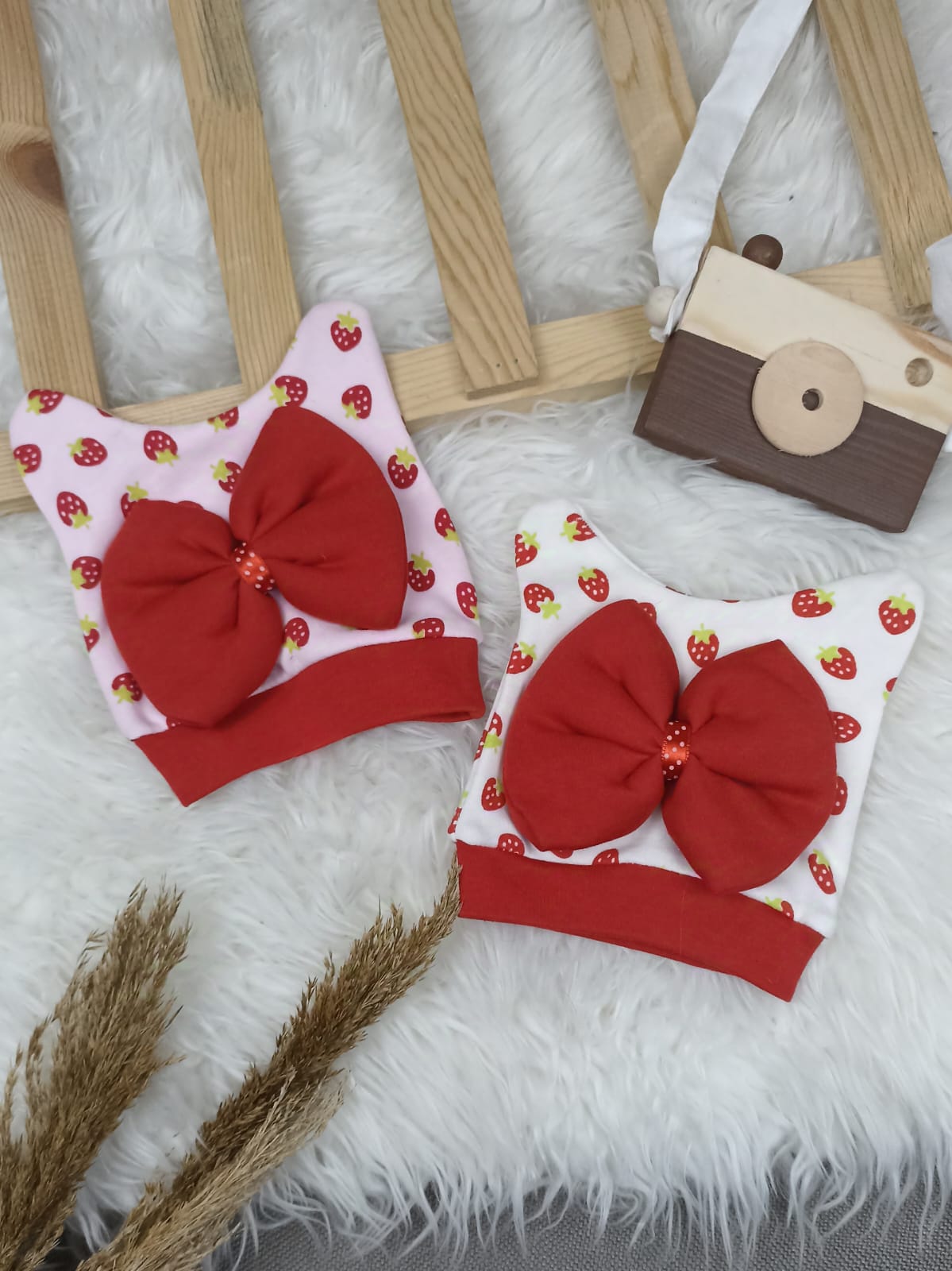 0416 ÇİLEK FİYONKLU PENYE ŞAPKA