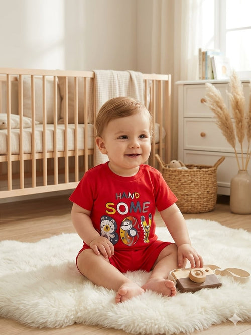 0150 Boy Yazılı Şortlu Penye Takım