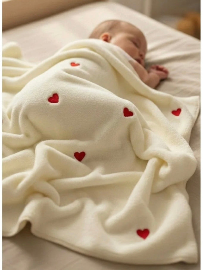 0277 Kalp Nakış Detaylı Yumuşacık Bebe Peluş Battaniye