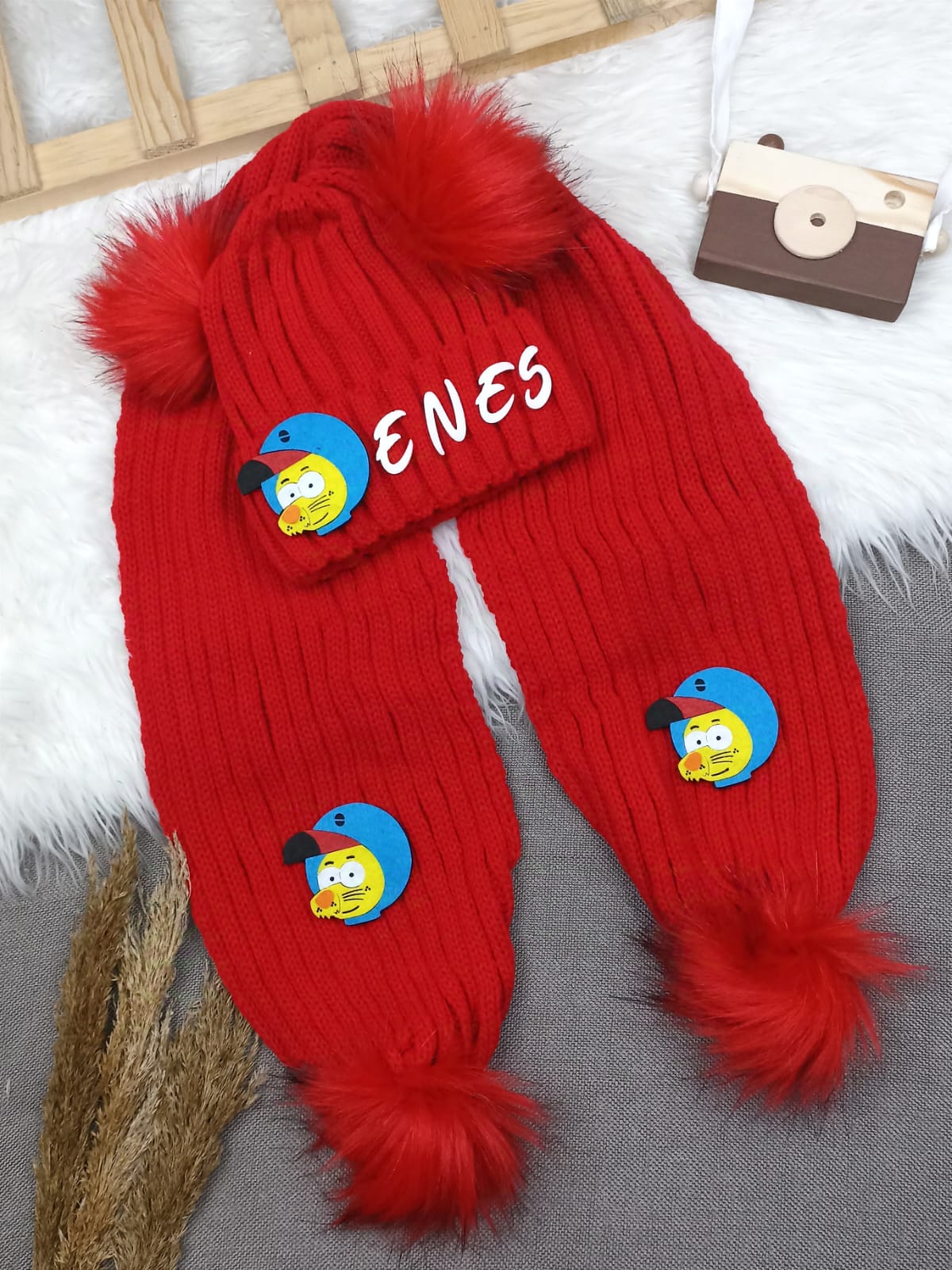 B0205 KIRMIZI PONPON ERKEK İSME ÖZEL TRİKO ATKI BERE SETİ  - 1