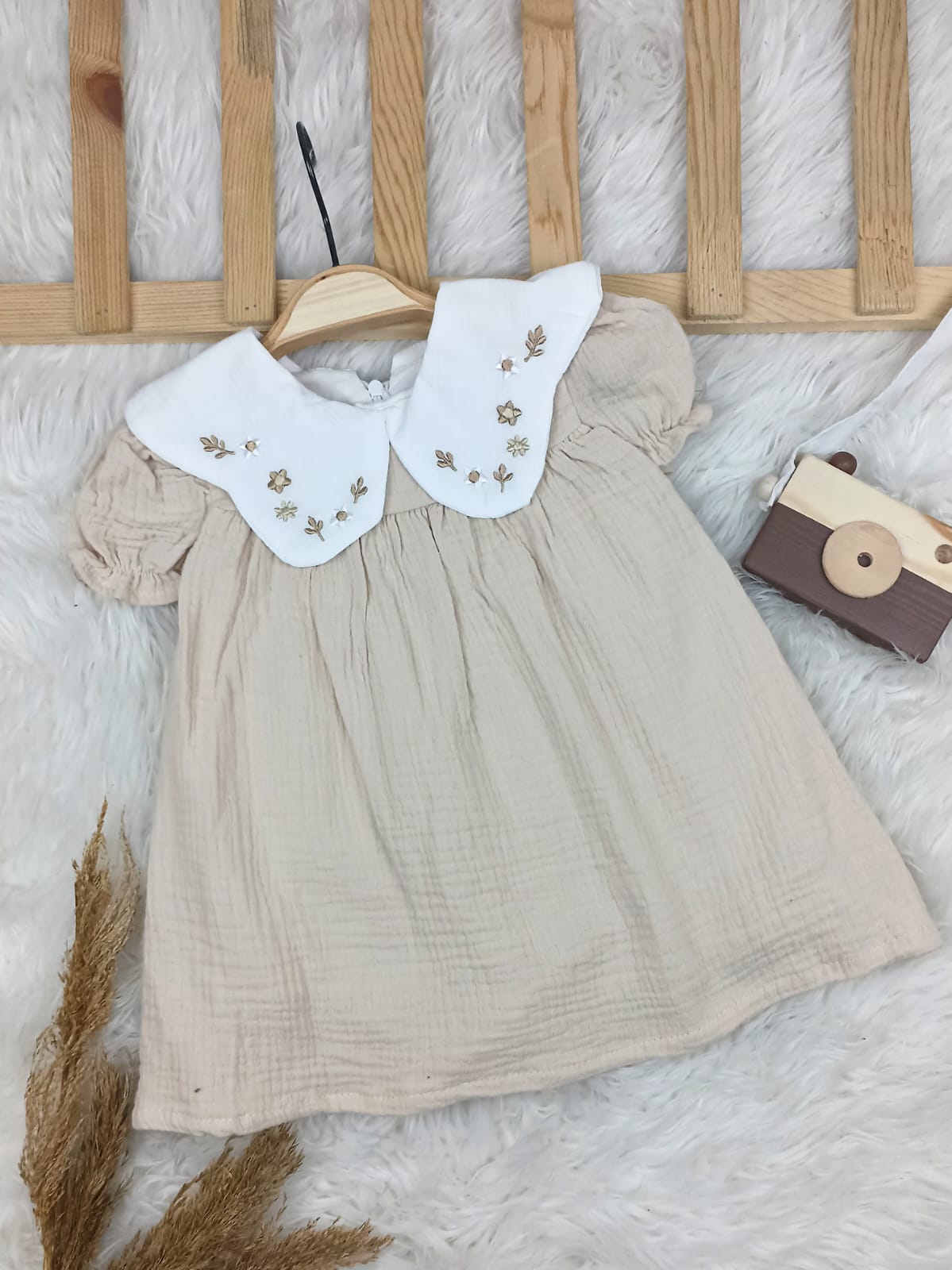 4206 YAKA NAKIŞ DETAYLI MÜSLİN ELBİSE  - 6-9 Ay