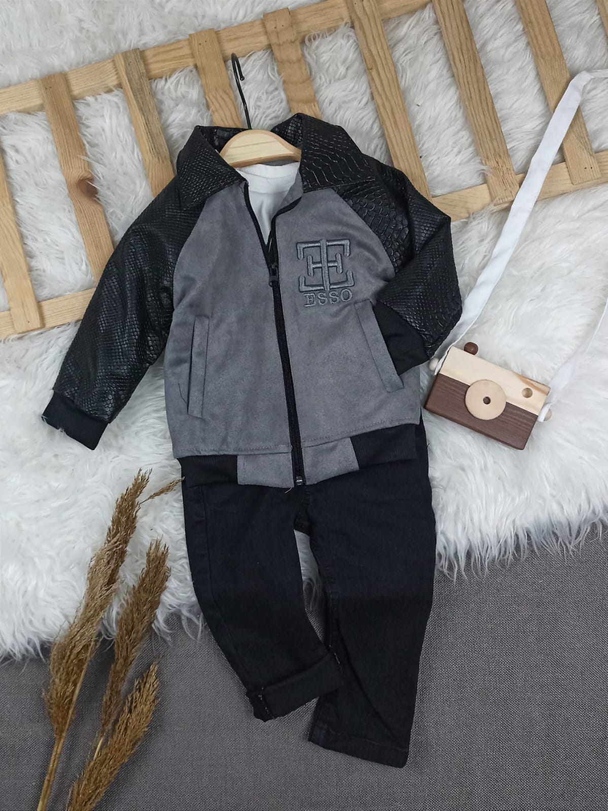 TKM-1130 DERİ DETAYLI MONTLU KOT PANTOLONLU 3'LÜ TAKIM - 6-9 Ay