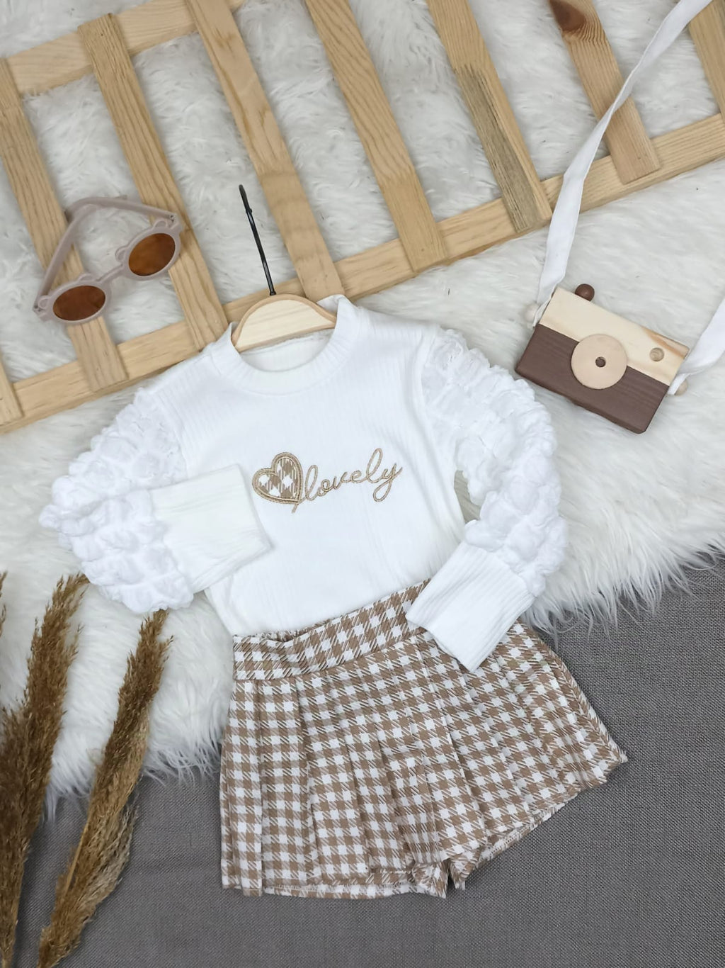 TKM-1175 KALPLİ LOVELY NAKIŞLI ŞORT ETEKLİ TAKIM  - 4 Yaş