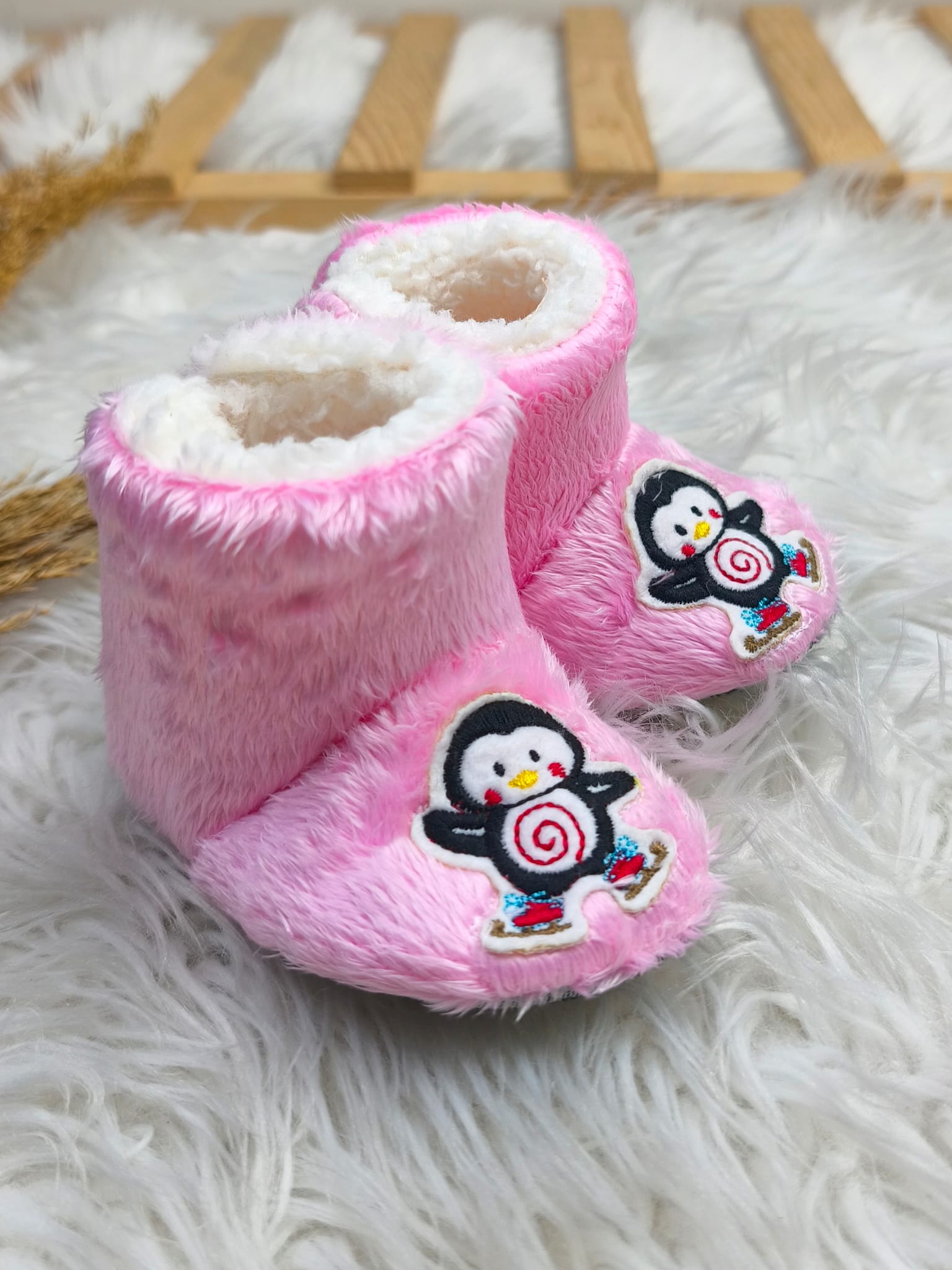 7030 PENGUEN NAKIŞ KIZ BEBEK PANDUF  - 18-19