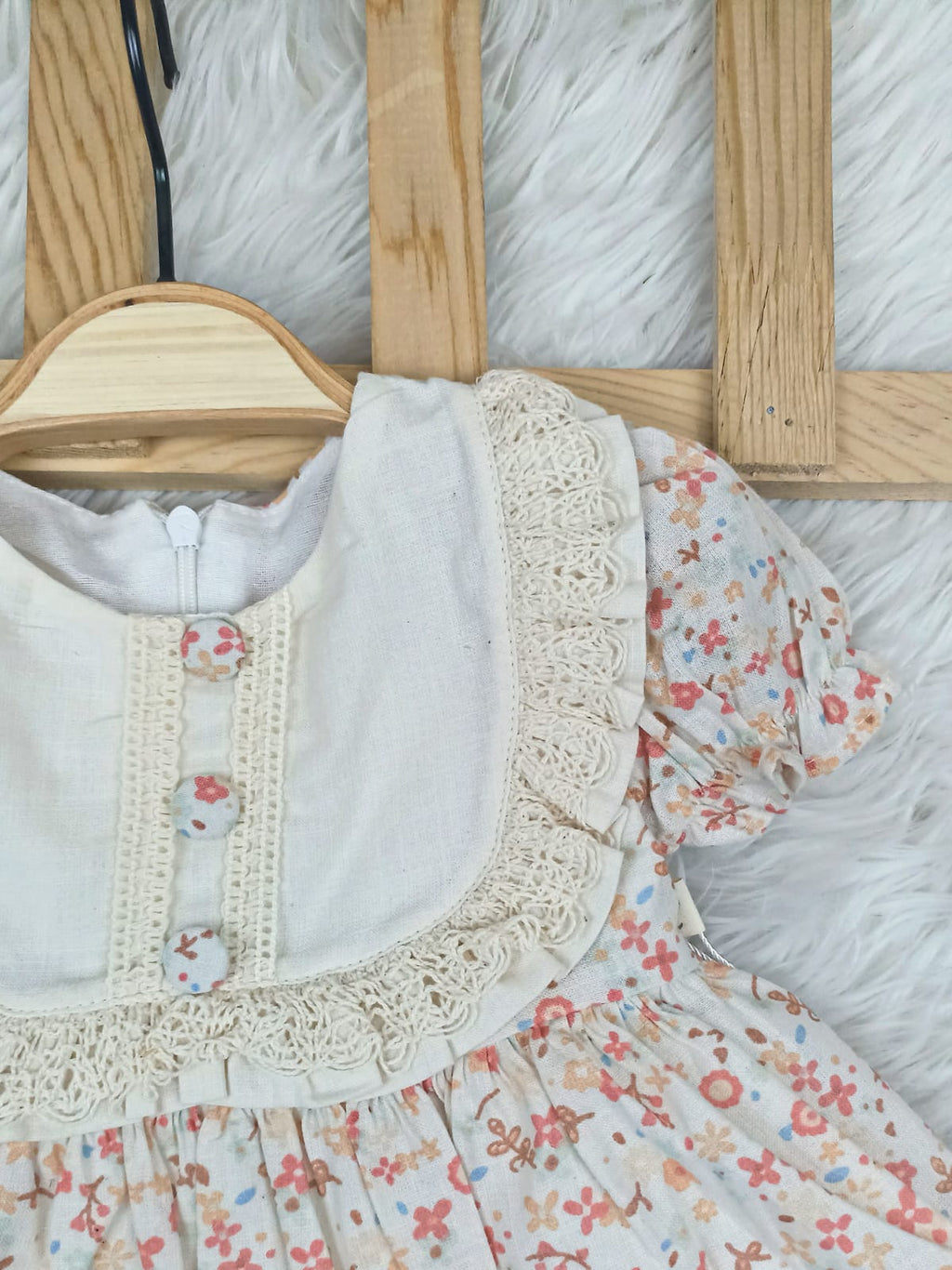 4203 ÇİÇEKLİ FRANSIZ YAKA DETAYLI ELBİSE  - 9-12 Ay