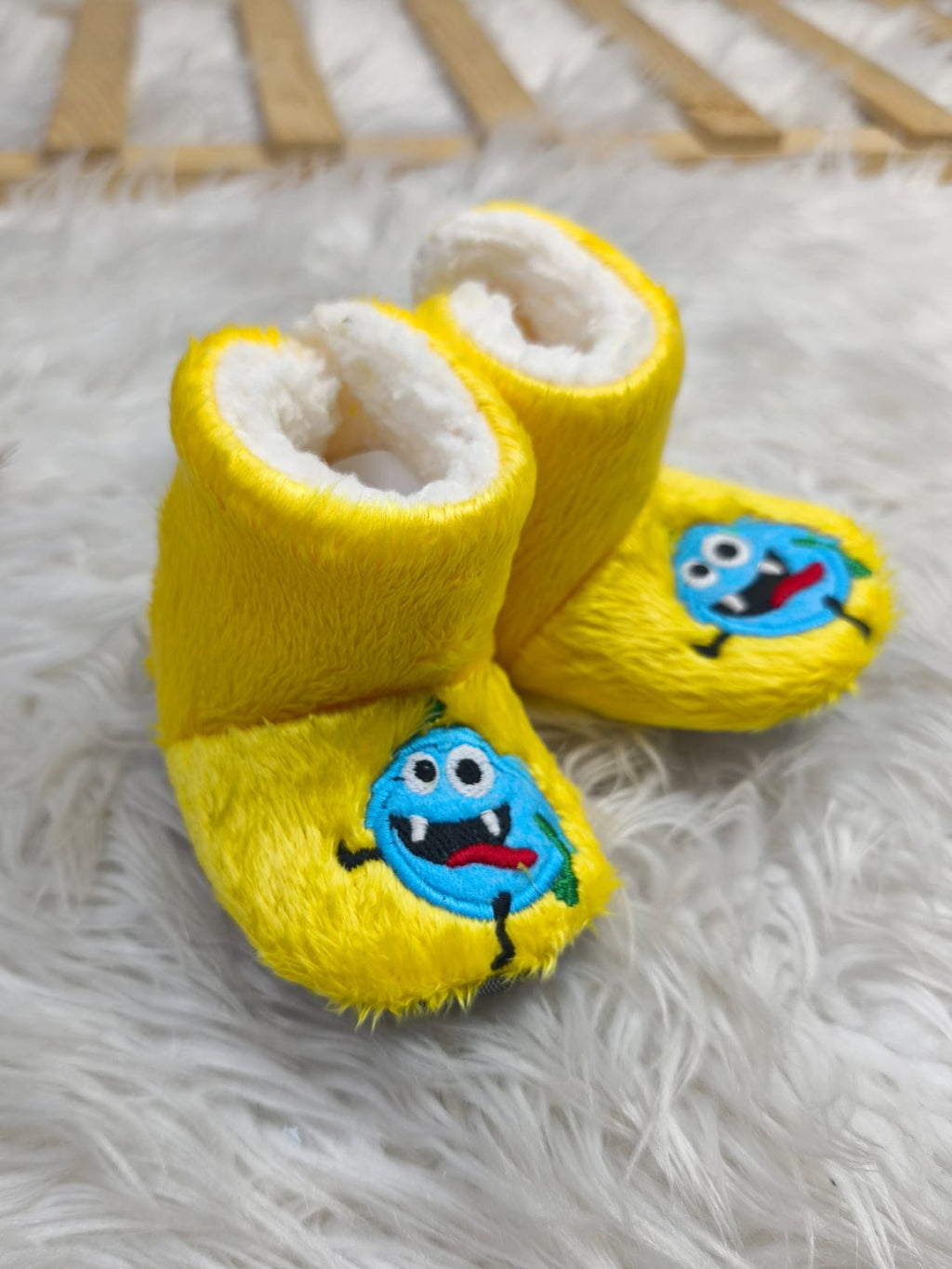 7033 SEVİMLİ CANAVAR PANDUF  - 18-19