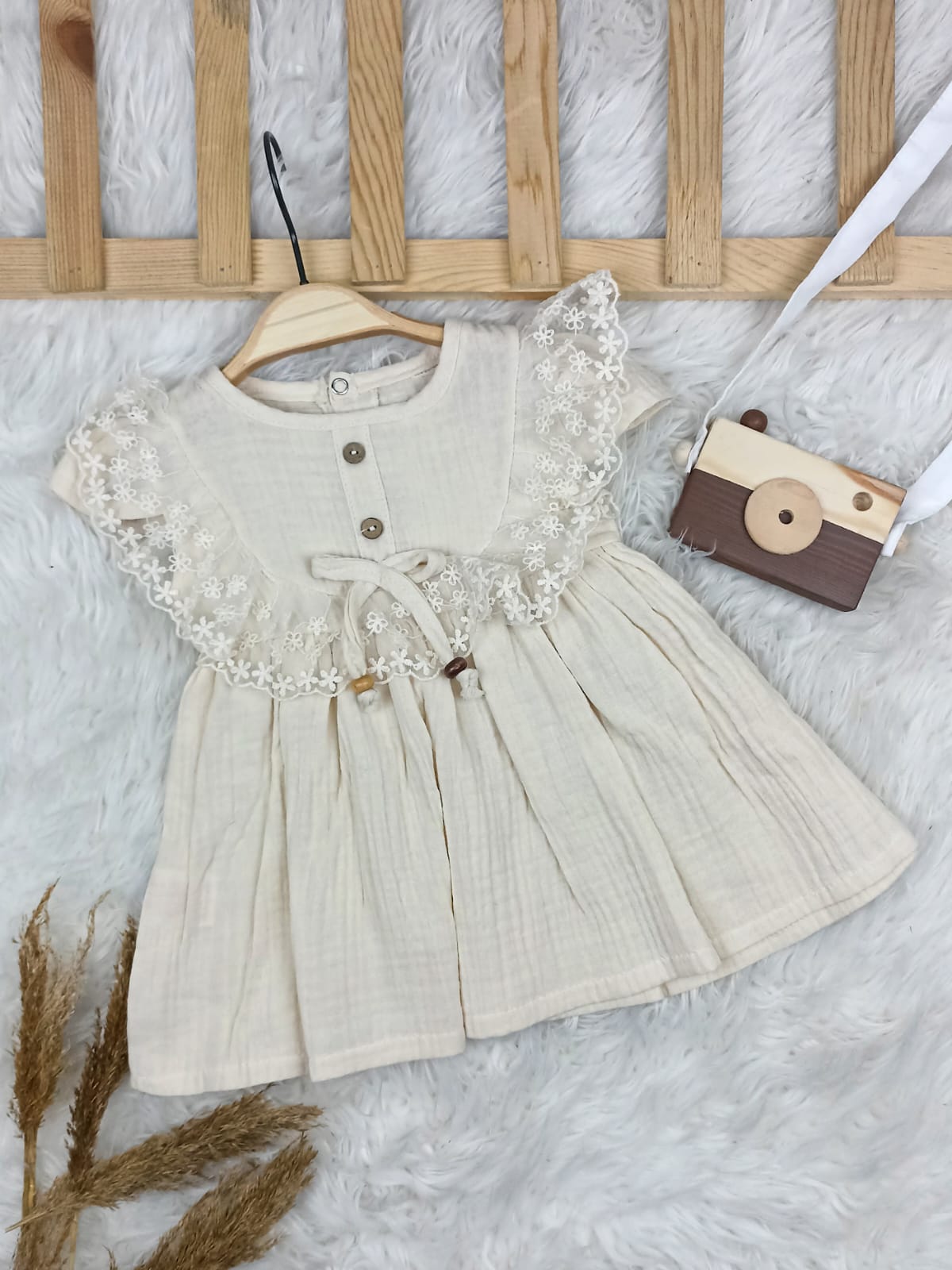 4204 GÜPÜR DETAY MÜSLİN ELBİSE  - Ekru / 6-9 Ay