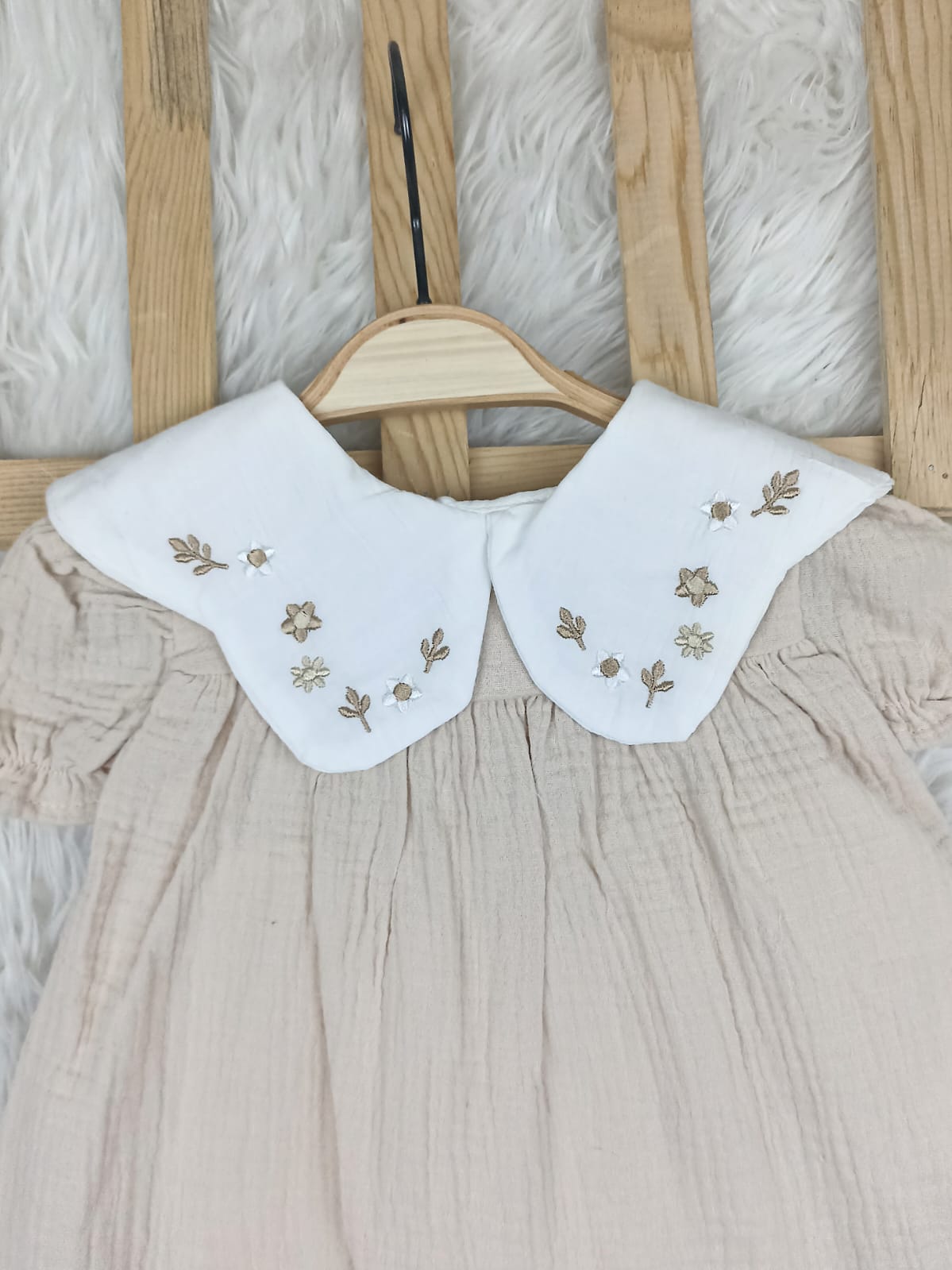 4206 YAKA NAKIŞ DETAYLI MÜSLİN ELBİSE  - 9-12 Ay