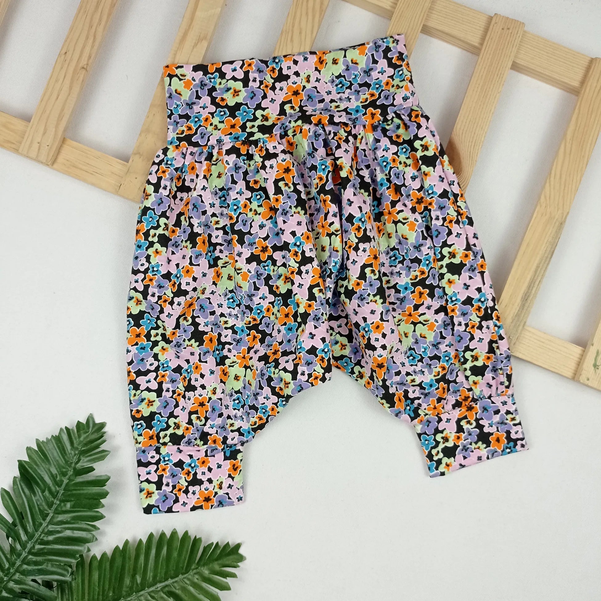 Kız Çocuk Şalvar Renkli Çiçek Desenli Rahat Kullanım Pamuk Kumaş  - 1